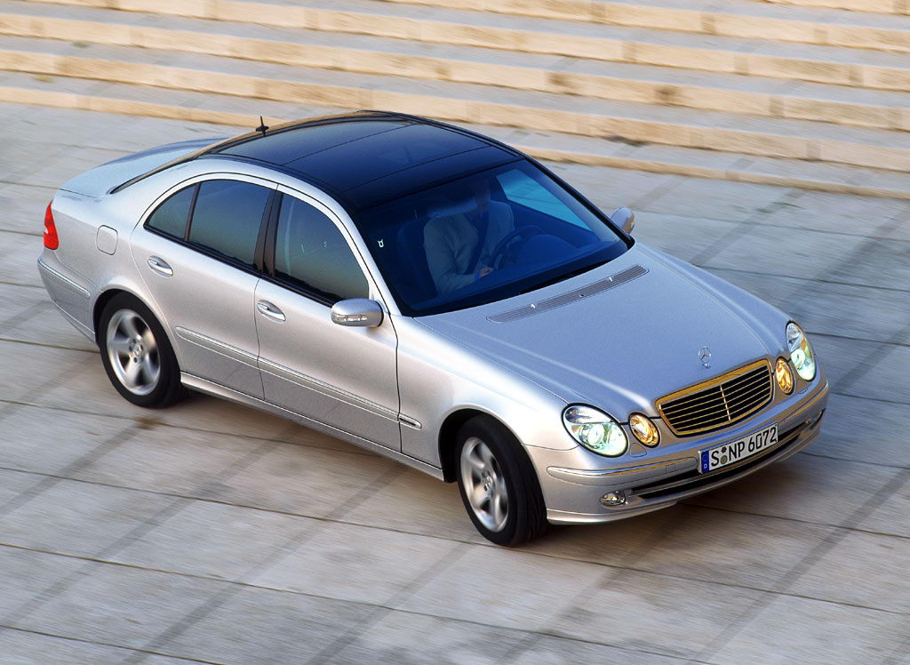 Mercedes Benz Clase E 2002 003.jpg